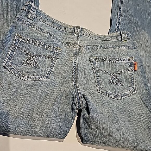 Flare legged embellished 5 pocket jeans by Daniel size 7-8 - Picture 3 of 10